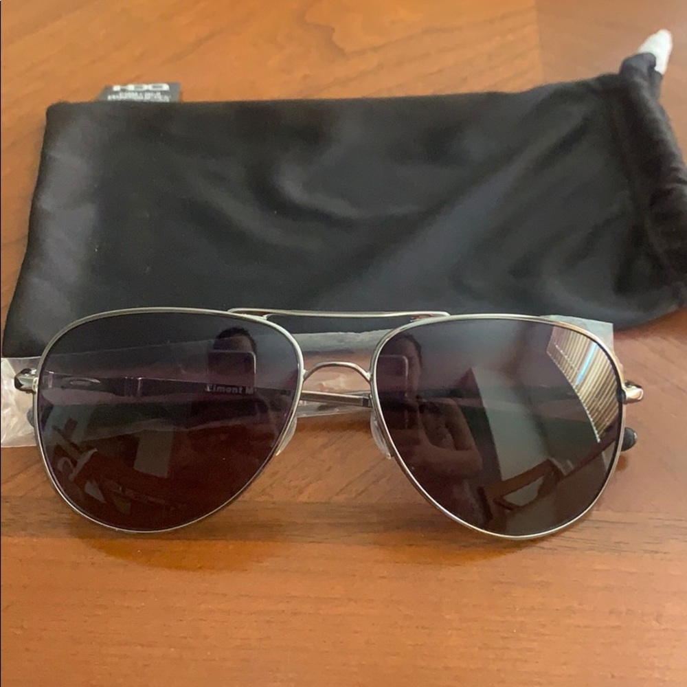 New Oakley aviator sunglasses - Picture 2 of 3